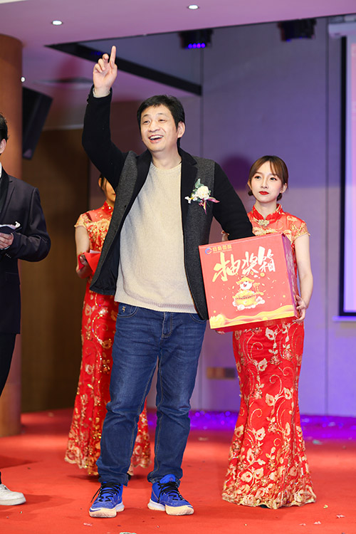 董事長抽一等獎和特等獎，，，，獎金4位數(shù)三名。