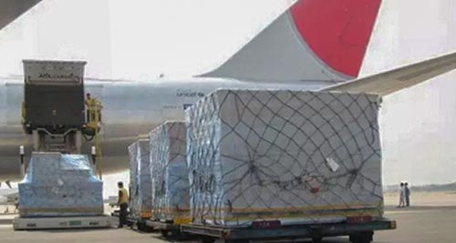 航班到美國機場后，一個工作日拆板提貨，一個工作日派送入倉